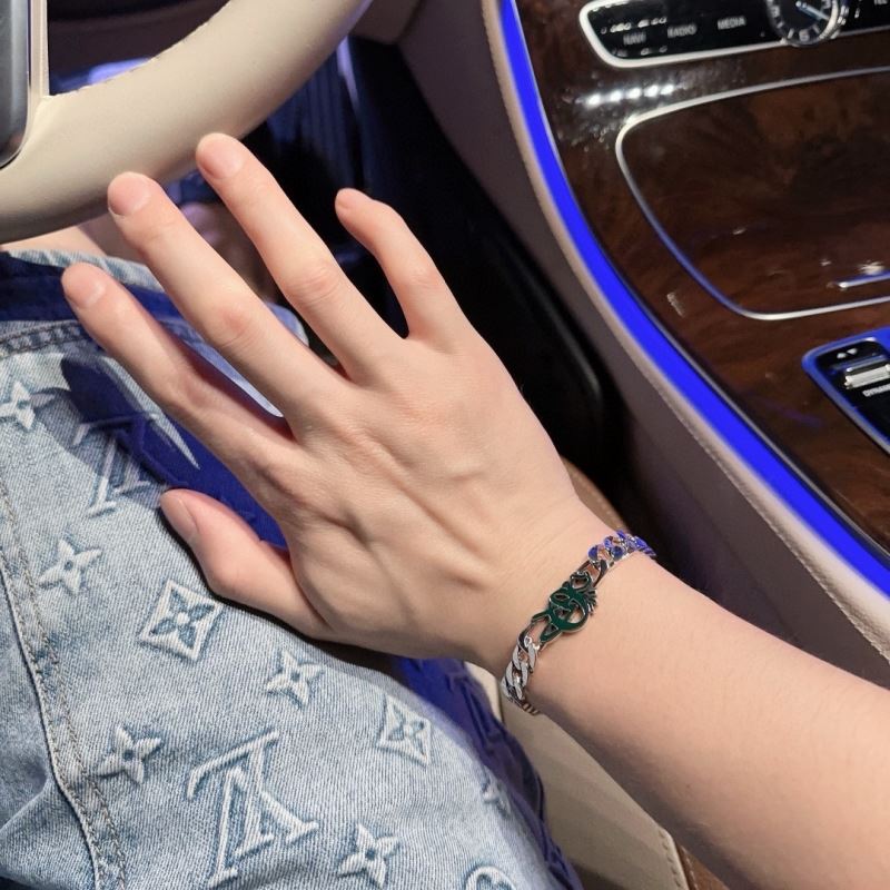 chr1st1an D10r bracelets